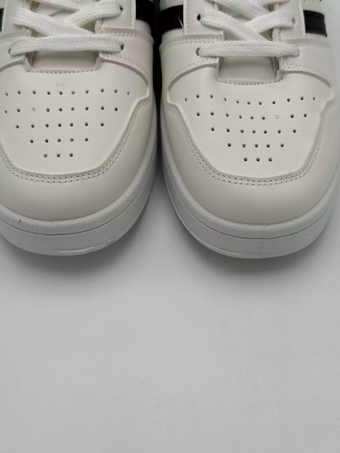 Adidas Hoops "black straps"