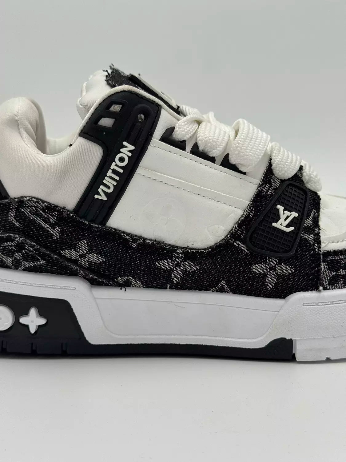 Louis Vuttion Monogram denim (Black)
