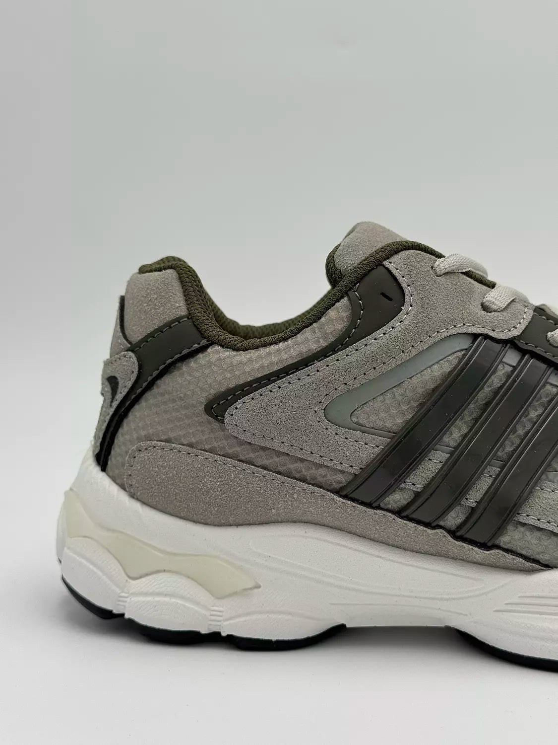 Adidas Response CL "olive"