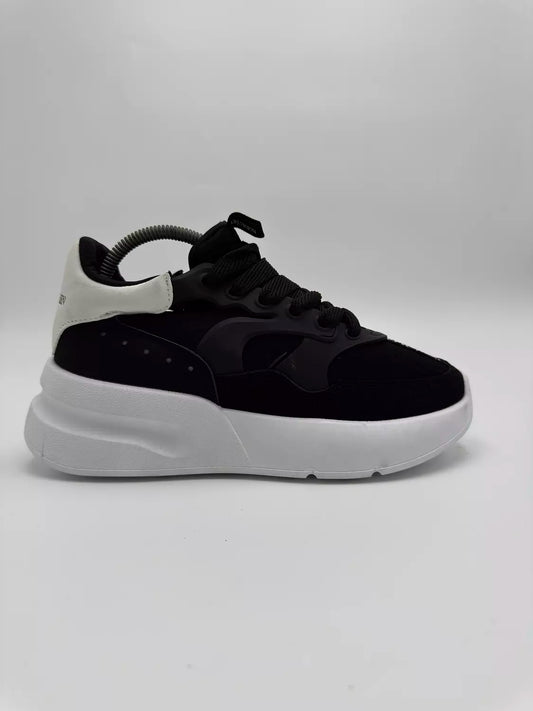 Alexander McQueen Oversized Runner (BXW)