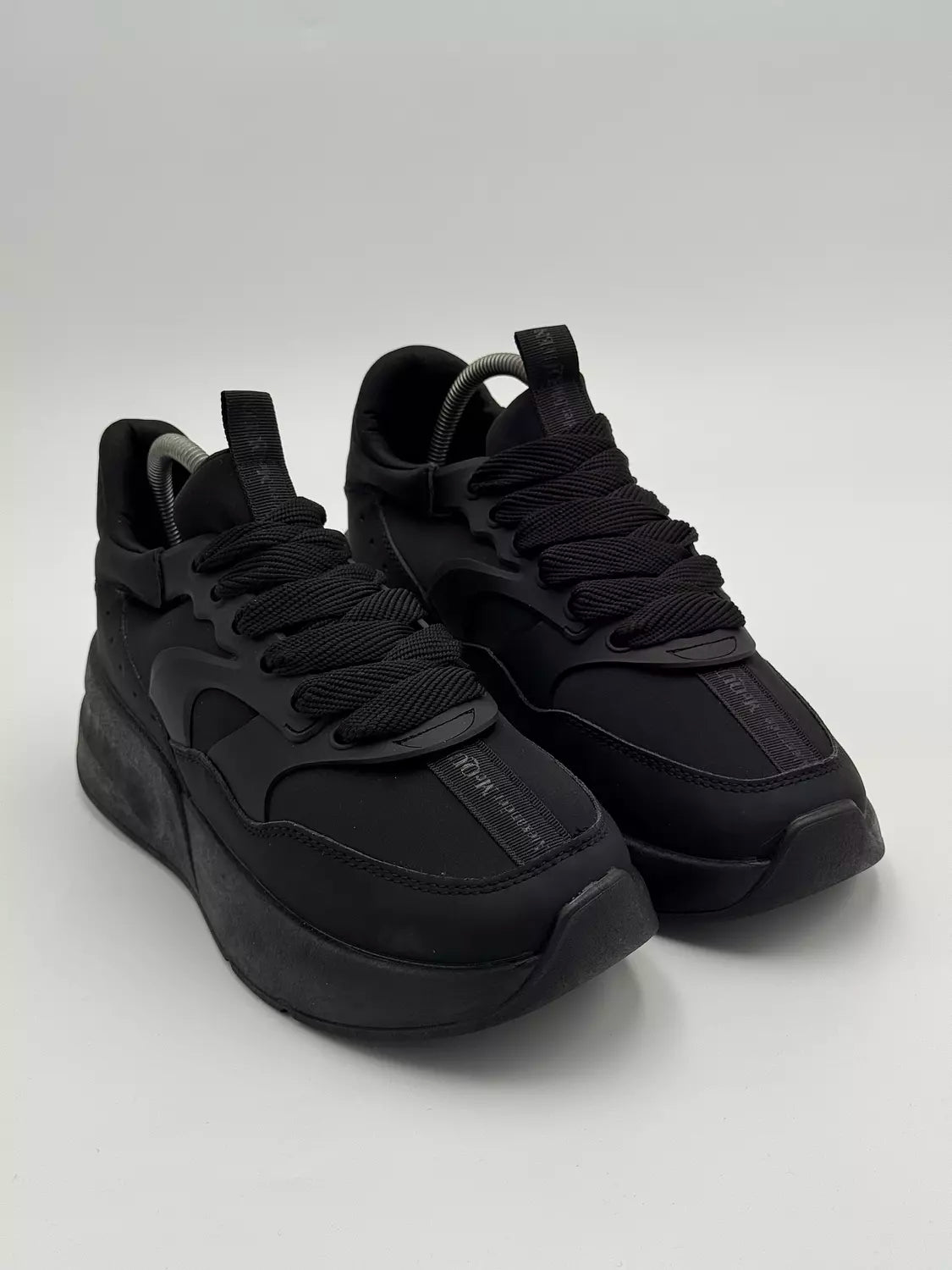 Alexander McQueen Oversized Runner "all black"