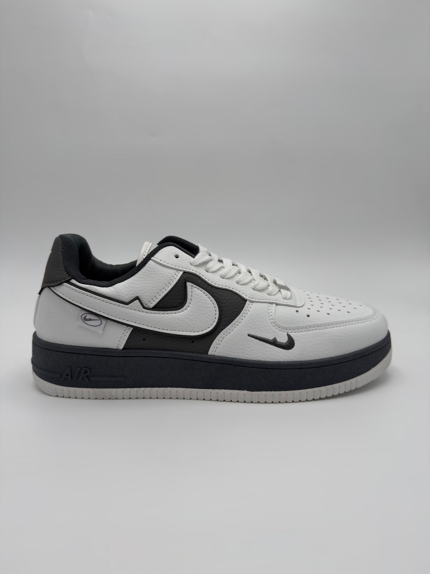 Nike Air Force 1 "reversed Panda"