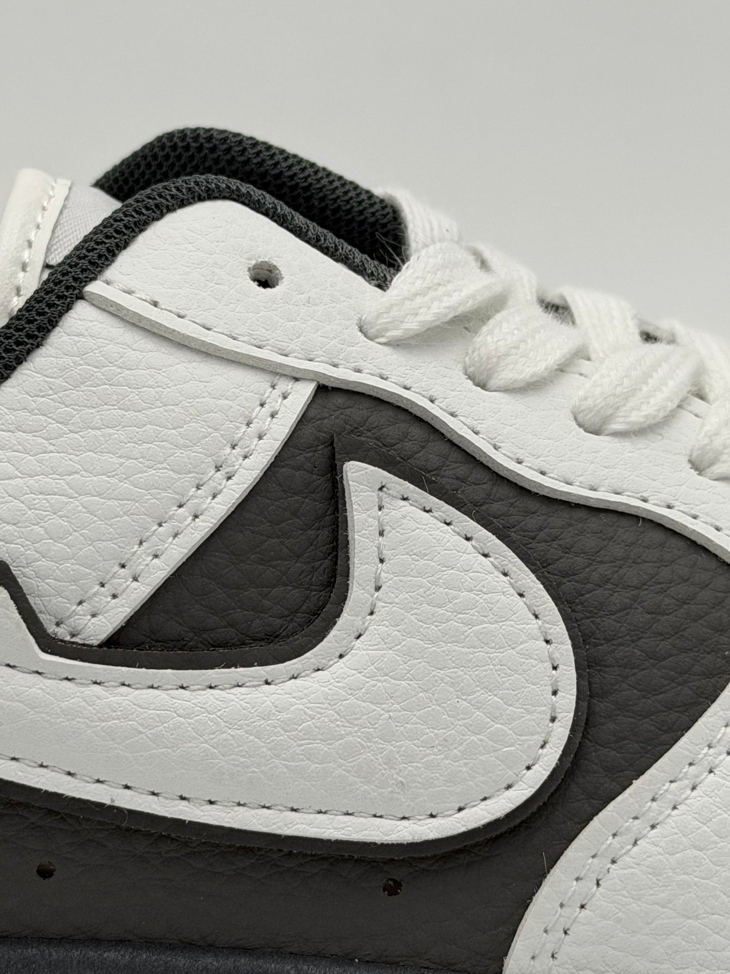 Nike Air Force 1 "reversed Panda"