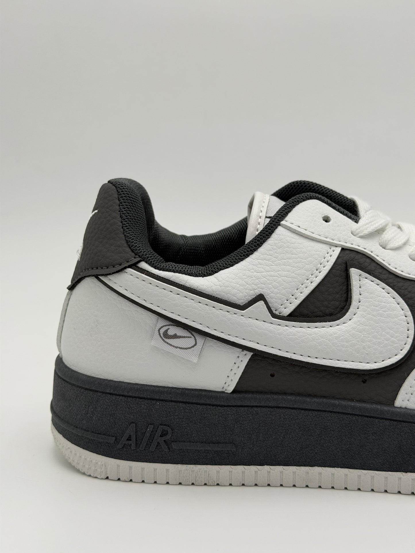 Nike Air Force 1 "reversed Panda"