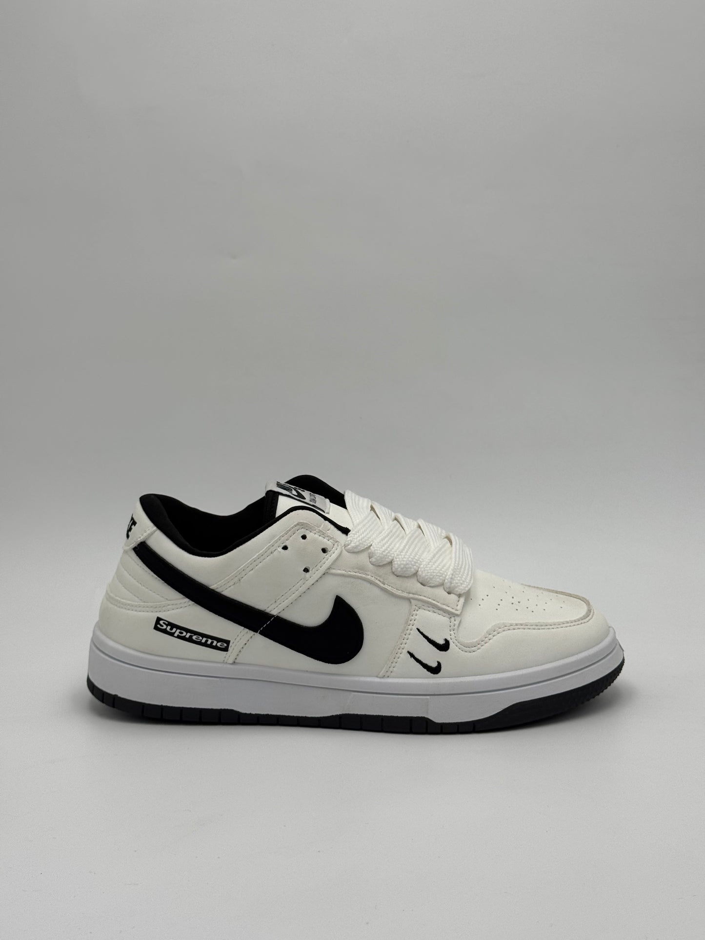 Nike SB Dunk Low x Supreme Double Swoosh "Black"