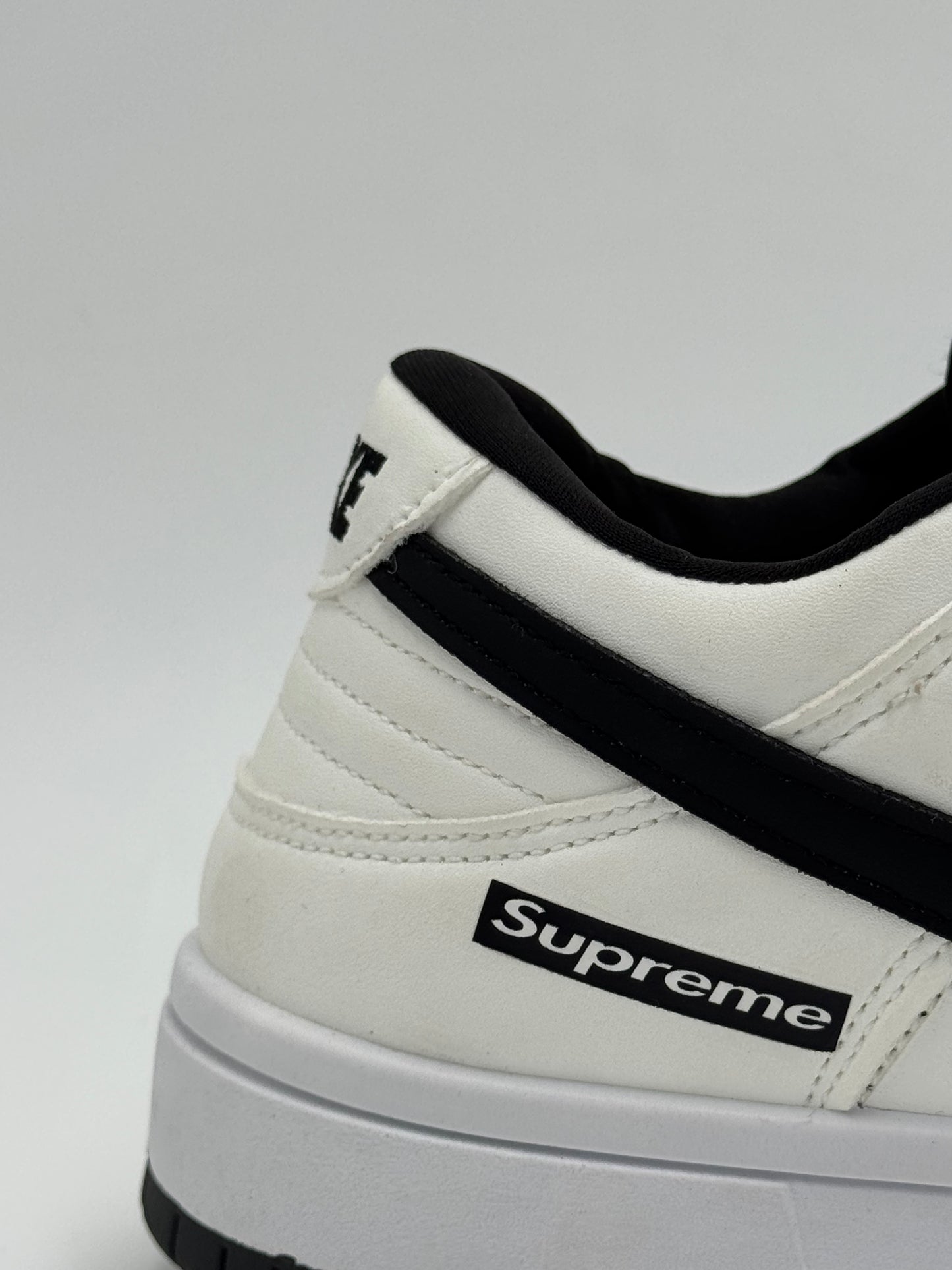 Nike SB Dunk Low x Supreme Double Swoosh "Black"