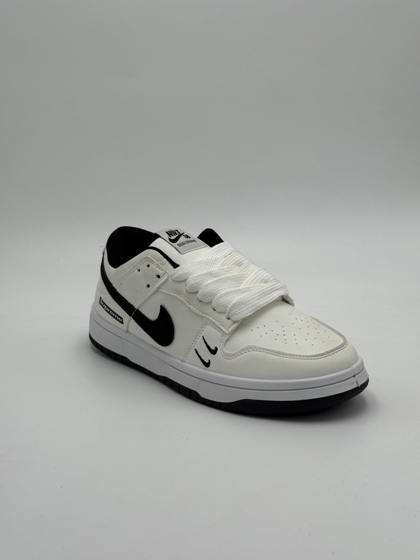 Nike SB Dunk Low x Supreme Double Swoosh "Black"