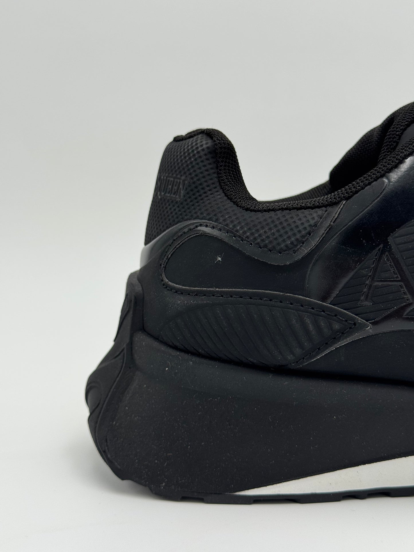 Alexander McQueen Sprint Runner "black panther"