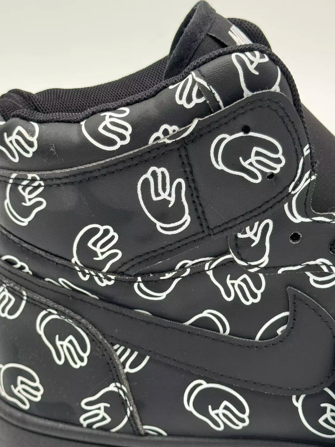 Nike AIr Jordan 1 KAWS
