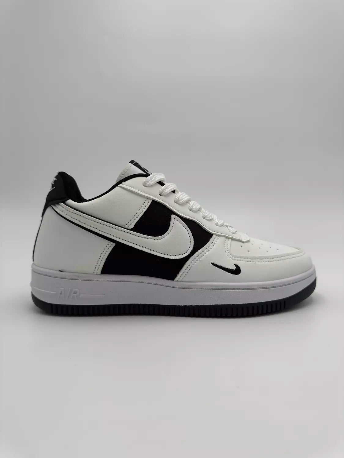 Nike Air Force 1 "Panda" (B)