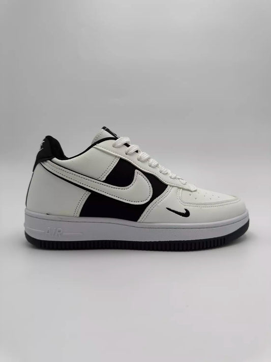 Nike Air Force 1 "Panda" (B)