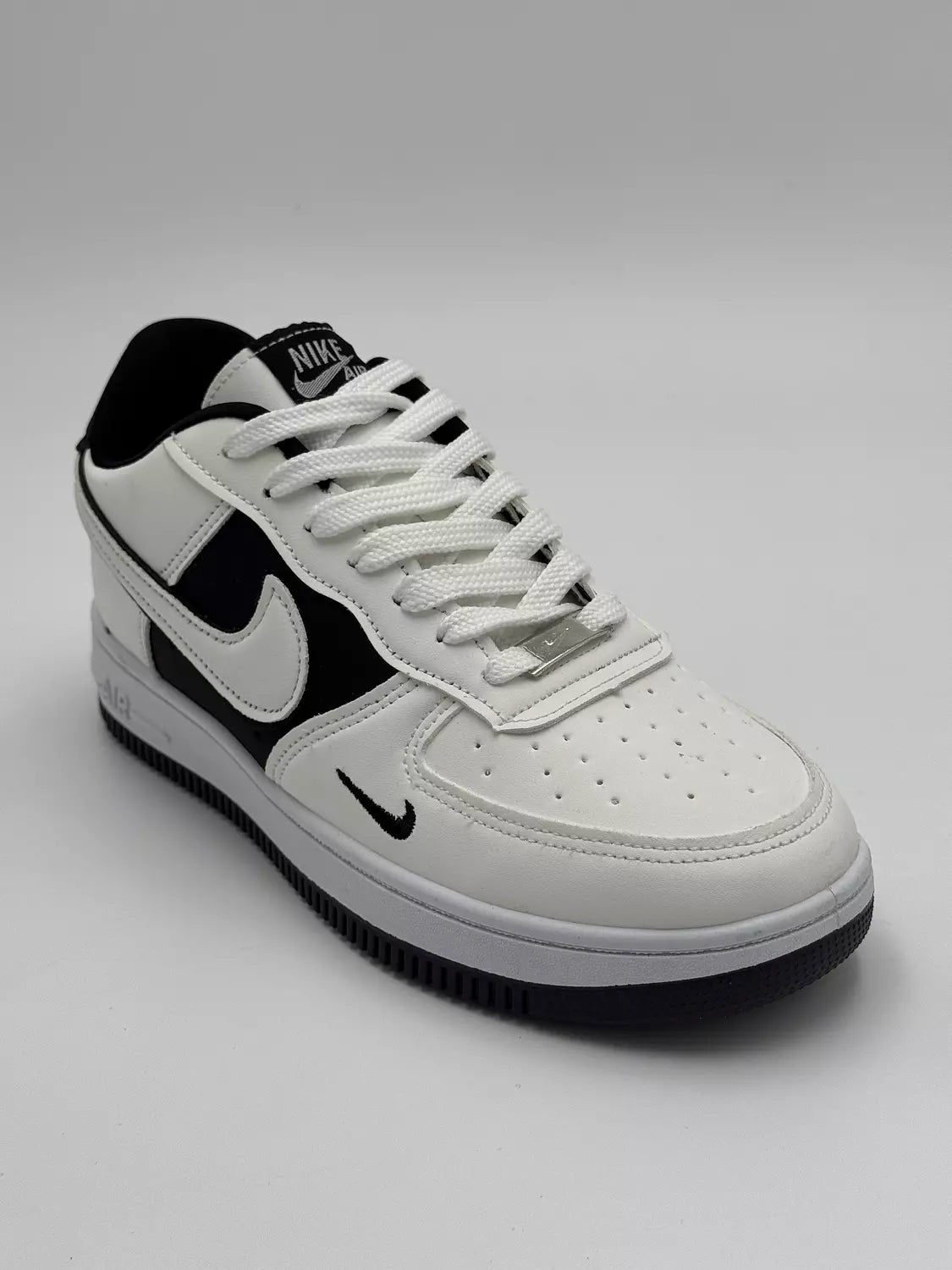 Nike Air Force 1 "Panda" (B)