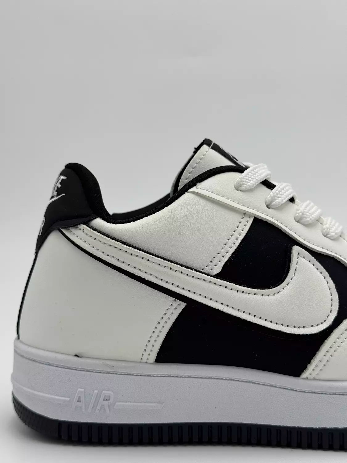 Nike Air Force 1 "Panda" (B)