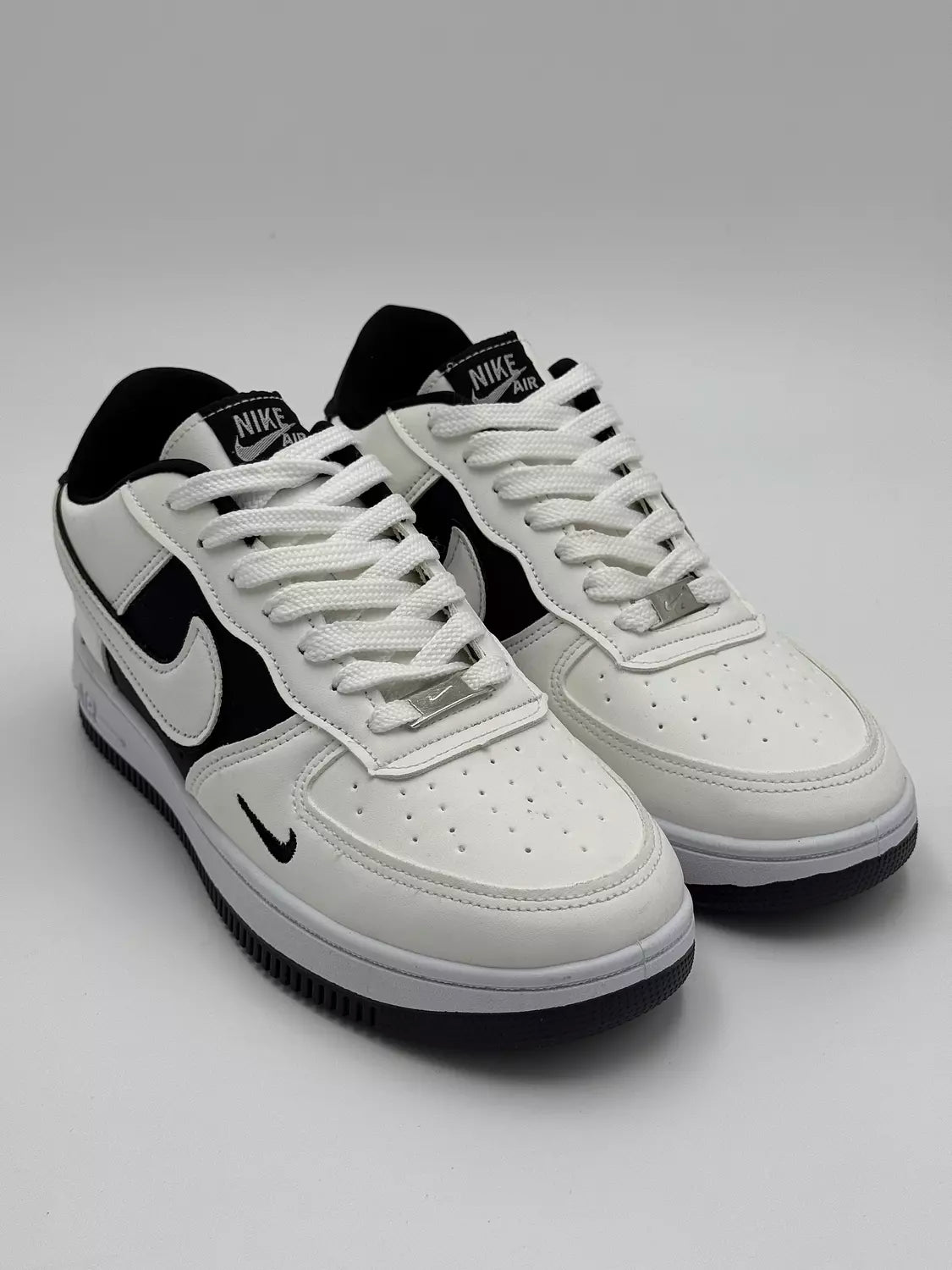 Nike Air Force 1 "Panda" (B)