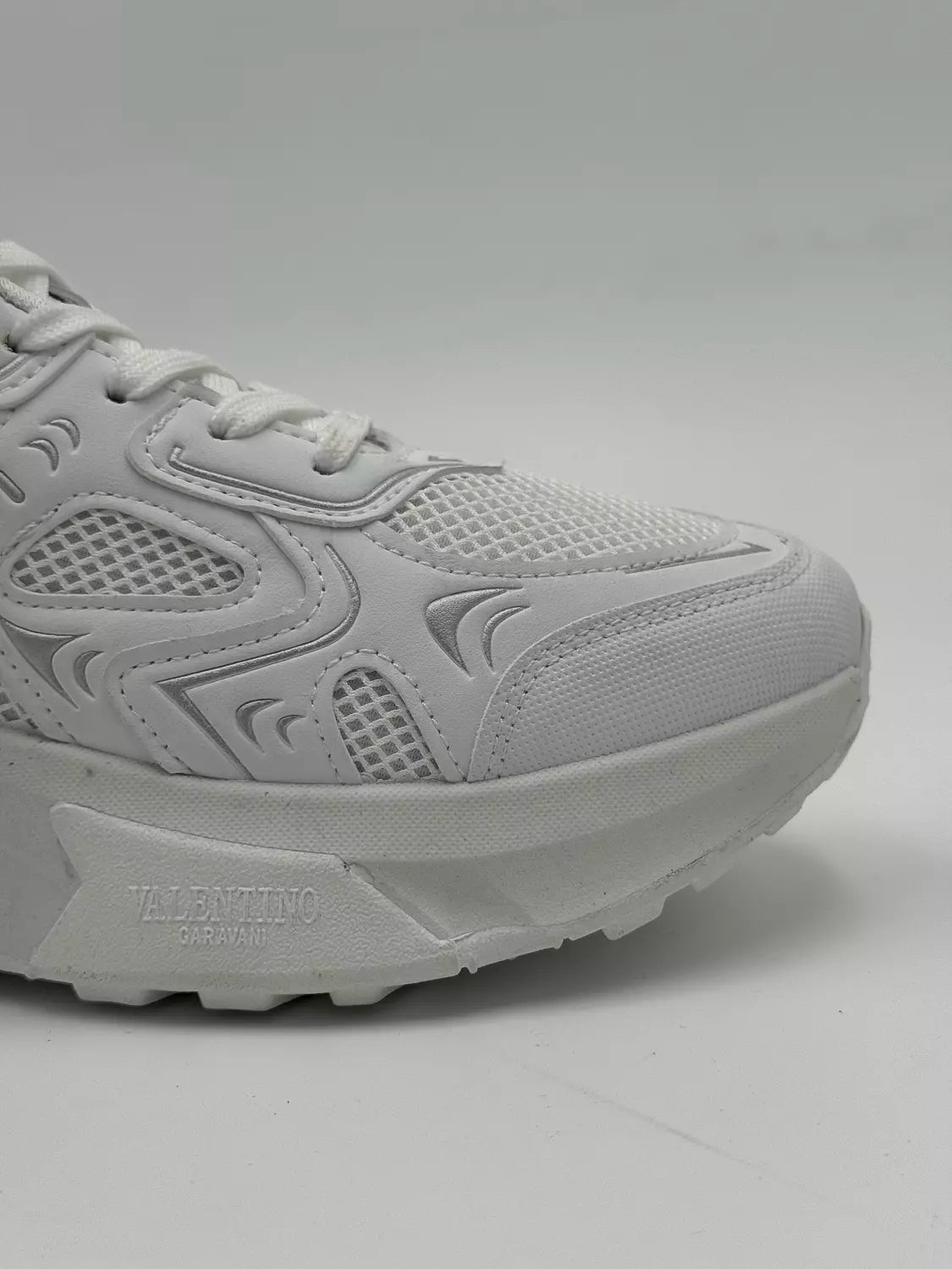 Valentino Faylon (white)