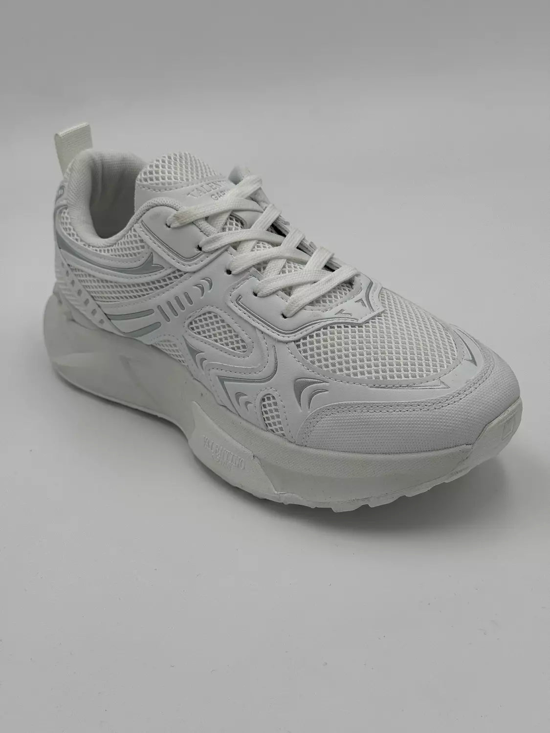 Valentino Faylon (white)