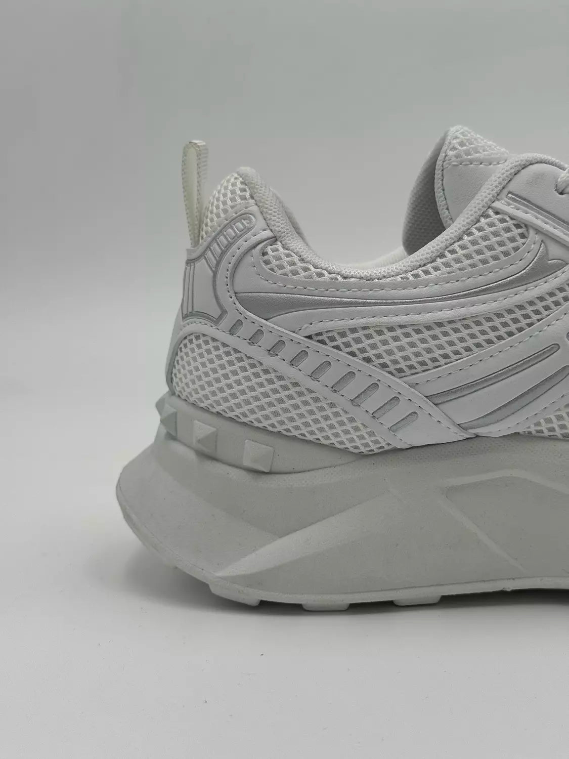 Valentino Faylon (white)